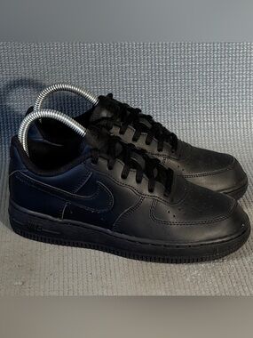 Nike Air Force 1 Low LE Triple Black Sneakers DH2925-001 Size 3Y